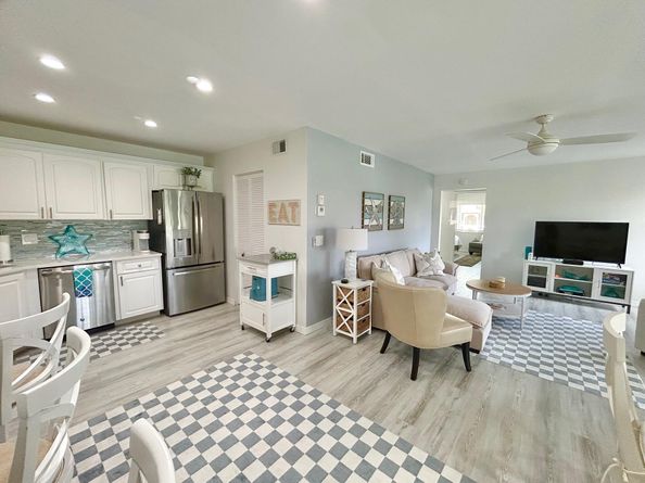 327 Knotty Pine Circle B2, Greenacres FL 33463