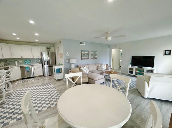 327 Knotty Pine Circle B2, Greenacres FL 33463