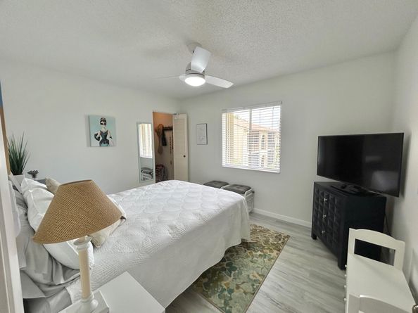 327 Knotty Pine Circle B2, Greenacres FL 33463