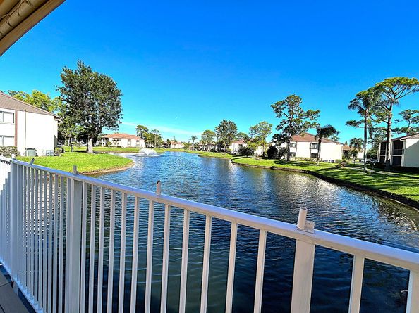 327 Knotty Pine Circle B2, Greenacres FL 33463