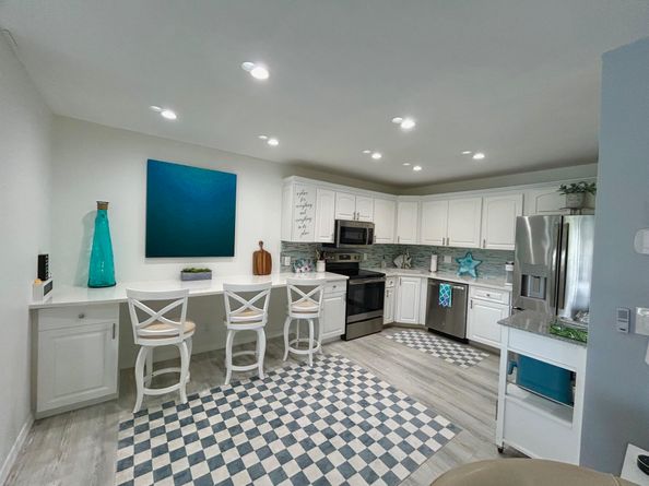 327 Knotty Pine Circle B2, Greenacres FL 33463