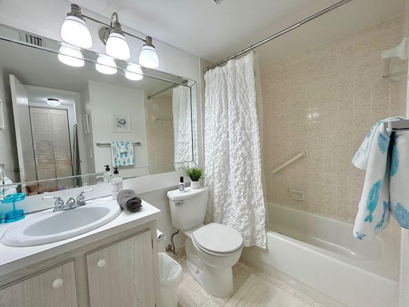 327 Knotty Pine Circle B2, Greenacres FL 33463
