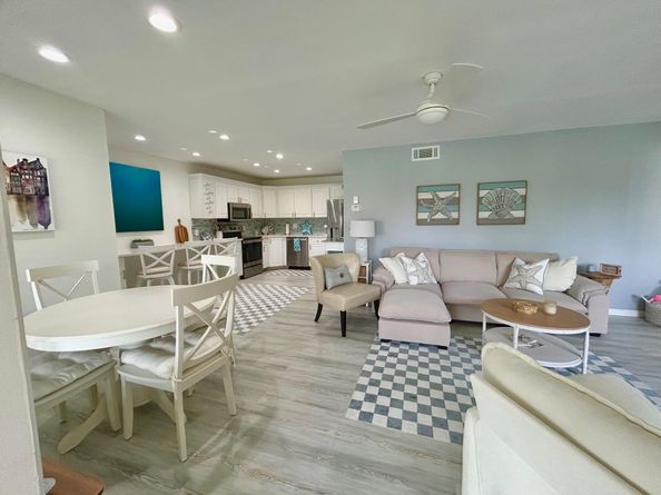 327 Knotty Pine Circle B2, Greenacres FL 33463