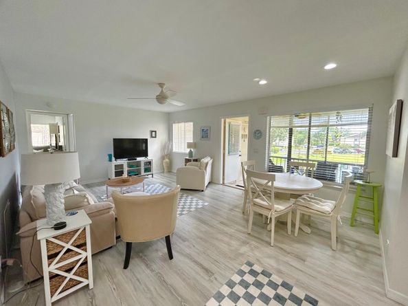327 Knotty Pine Circle B2, Greenacres FL 33463