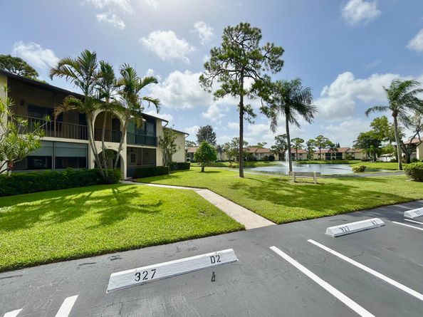 327 Knotty Pine Circle B2, Greenacres FL 33463