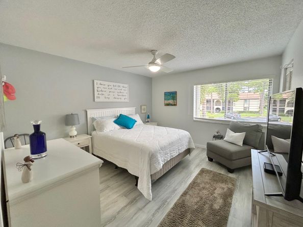 327 Knotty Pine Circle B2, Greenacres FL 33463