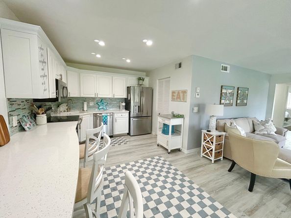 327 Knotty Pine Circle B2, Greenacres FL 33463