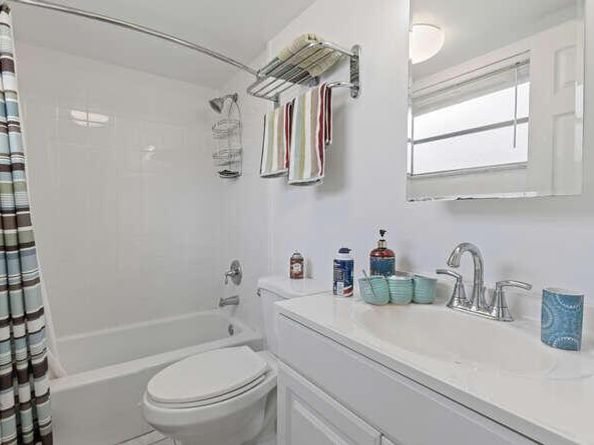 1000 Hillcrest Court 214, Hollywood FL 33021