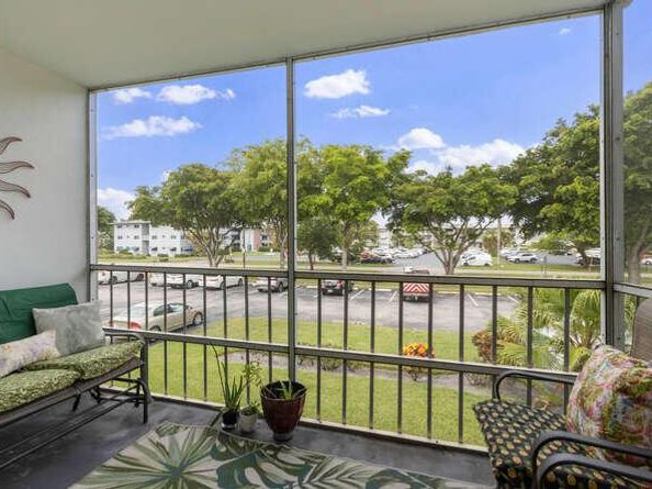 1000 Hillcrest Court 214, Hollywood FL 33021