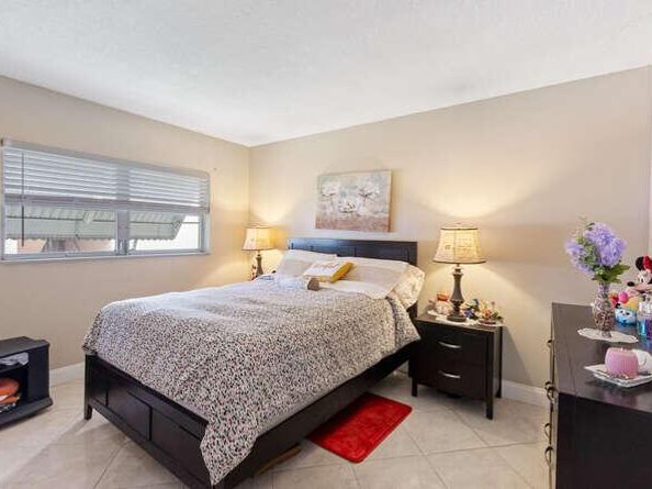 1000 Hillcrest Court 214, Hollywood FL 33021