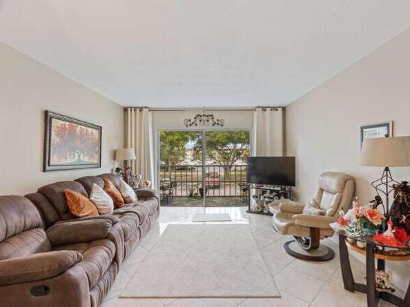 1000 Hillcrest Court 214, Hollywood FL 33021