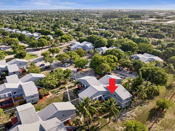 4 Crossings Circle D, Boynton Beach FL 33435