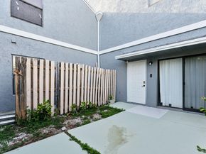 4 Crossings Circle D, Boynton Beach FL 33435