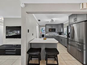 8821 NW 11th Ct, Pembroke Pines FL 33024