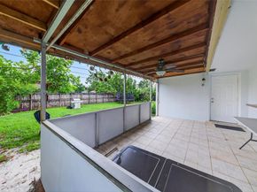 8821 NW 11th Ct, Pembroke Pines FL 33024