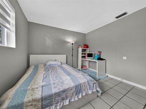 8821 NW 11th Ct, Pembroke Pines FL 33024