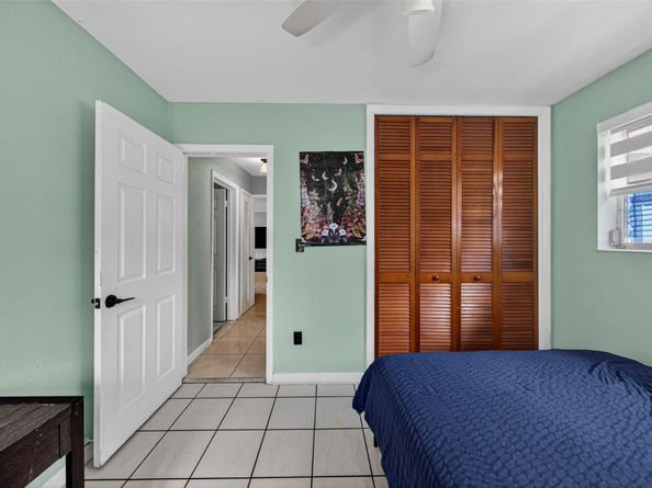 8821 NW 11th Ct, Pembroke Pines FL 33024