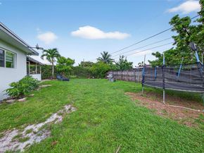 8821 NW 11th Ct, Pembroke Pines FL 33024