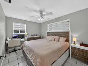 8821 NW 11th Ct, Pembroke Pines FL 33024