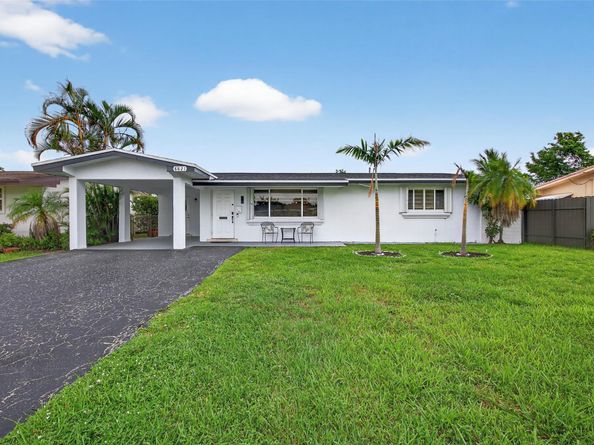 8821 NW 11th Ct, Pembroke Pines FL 33024