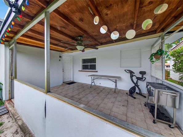 8821 NW 11th Ct, Pembroke Pines FL 33024