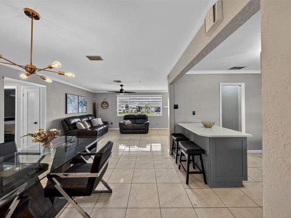 8821 NW 11th Ct, Pembroke Pines FL 33024