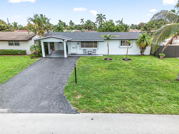 8821 NW 11th Ct, Pembroke Pines FL 33024