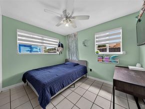 8821 NW 11th Ct, Pembroke Pines FL 33024