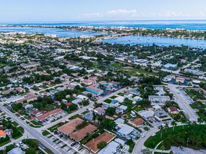 513 Greynolds Circle, Lantana FL 33462
