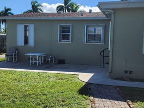 513 Greynolds Circle, Lantana FL 33462