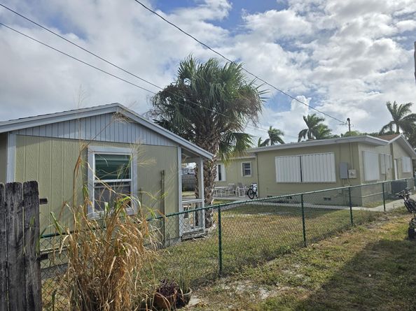 513 Greynolds Circle, Lantana FL 33462