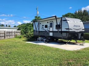 513 Greynolds Circle, Lantana FL 33462