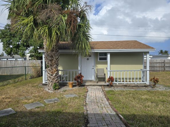 513 Greynolds Circle, Lantana FL 33462