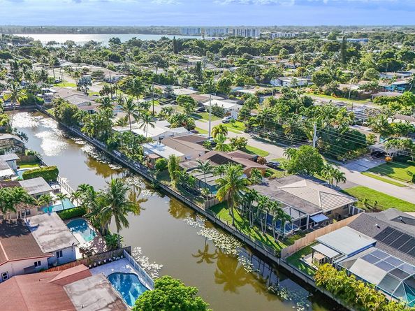 1736 NW 38th St, Oakland Park FL 33309
