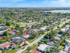 1736 NW 38th St, Oakland Park FL 33309