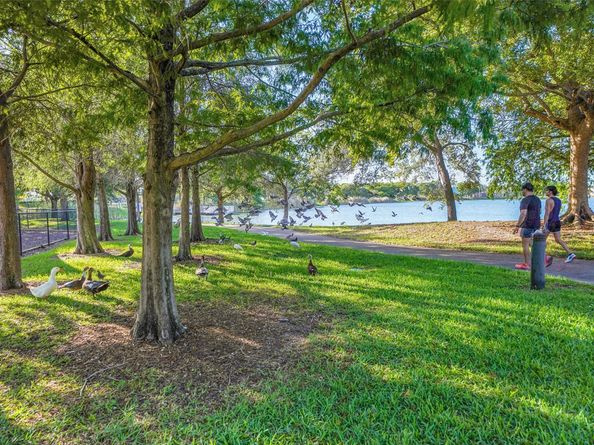 1736 NW 38th St, Oakland Park FL 33309