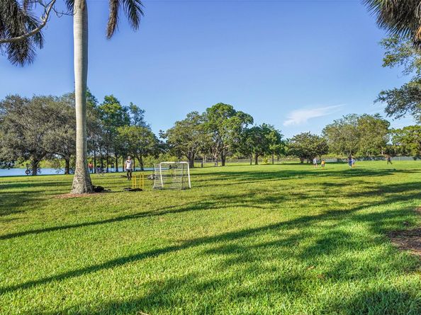 1736 NW 38th St, Oakland Park FL 33309