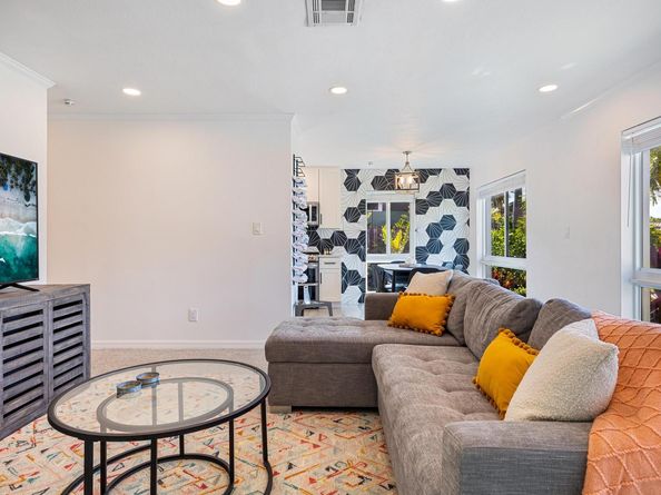 657 NW 30th Ct, Wilton Manors FL 33311