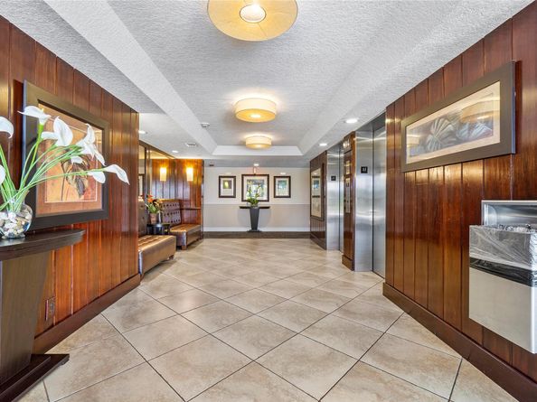 106 Lake Emerald Dr 315, Oakland Park FL 33309