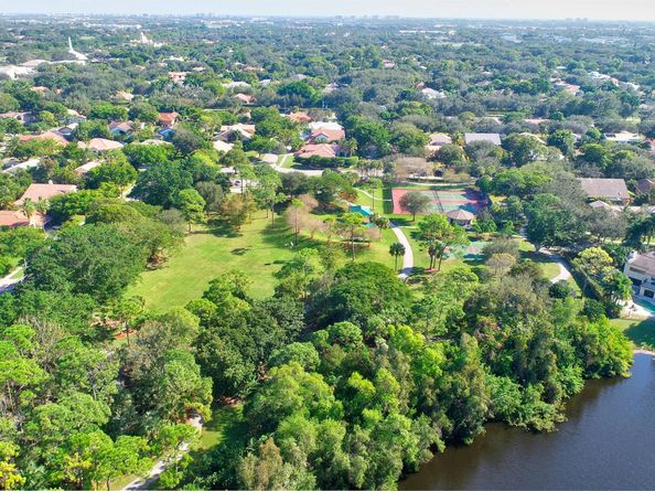 4640 NW 28th Way, Boca Raton FL 33434