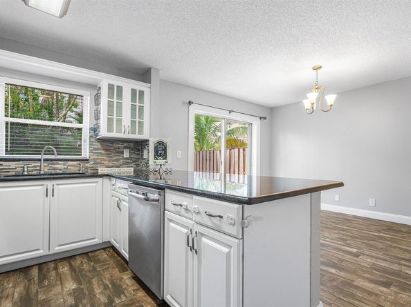 10814 NW 12th Dr, Plantation FL 33322