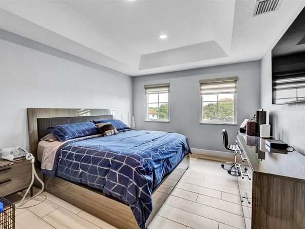 150 Jacaranda Country Club Dr 200, Plantation FL 33324