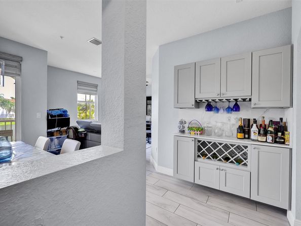 150 Jacaranda Country Club Dr 200, Plantation FL 33324