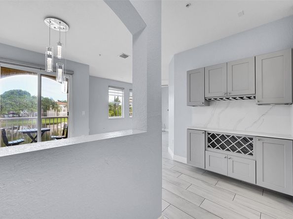 150 Jacaranda Country Club Dr 200, Plantation FL 33324