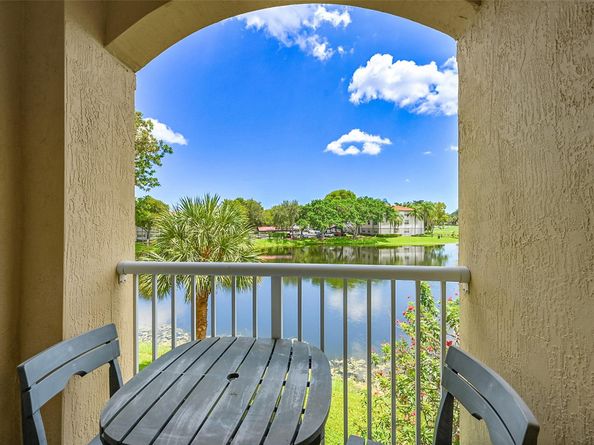 150 Jacaranda Country Club Dr 200, Plantation FL 33324