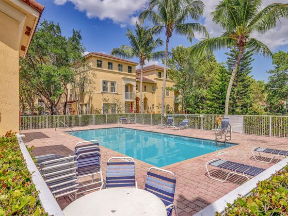 150 Jacaranda Country Club Dr 200, Plantation FL 33324