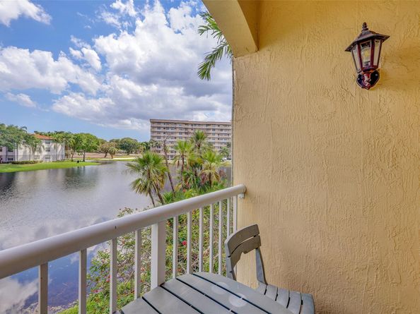 150 Jacaranda Country Club Dr 200, Plantation FL 33324