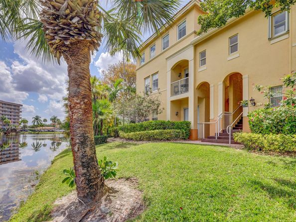 150 Jacaranda Country Club Dr 200, Plantation FL 33324