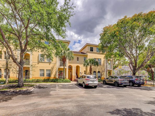 150 Jacaranda Country Club Dr 200, Plantation FL 33324
