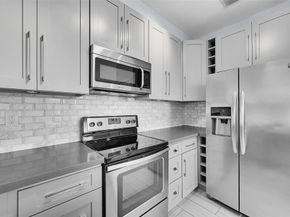 150 Jacaranda Country Club Dr 200, Plantation FL 33324